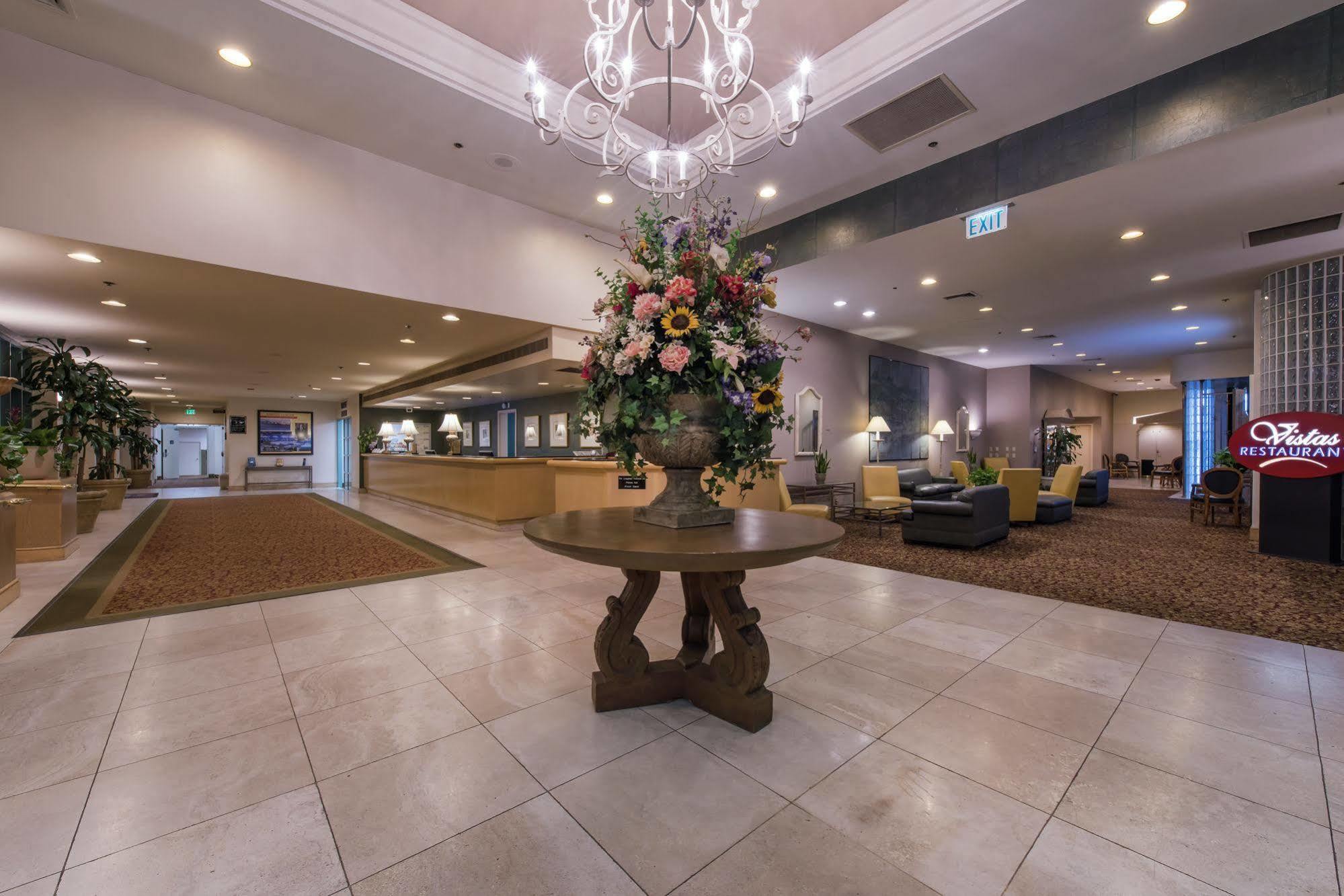 Grand Vista Hotel Simi Valley Exterior photo