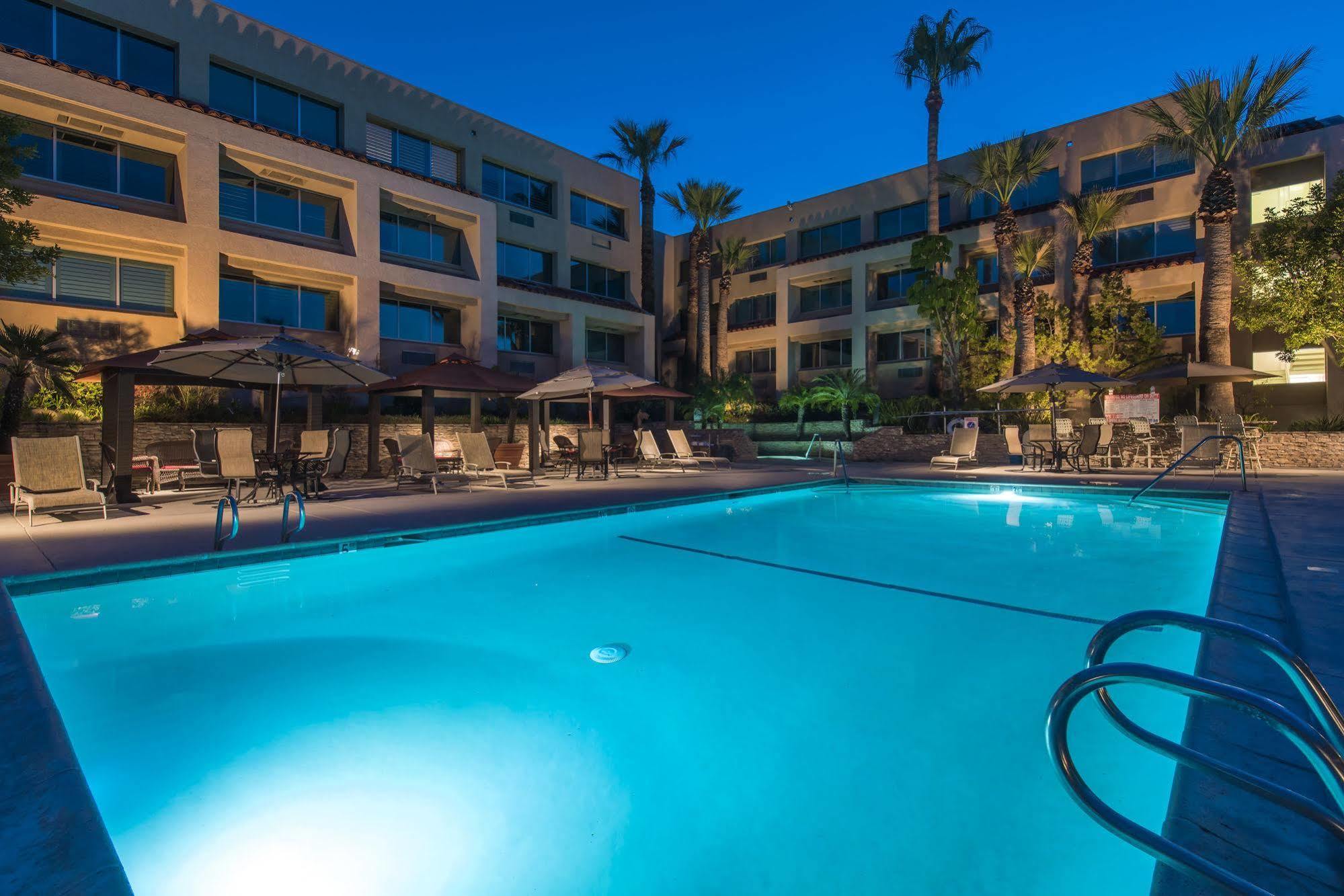 Grand Vista Hotel Simi Valley Exterior photo